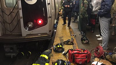 نجاة طالبة سقطت أسفل مترو الأنفاق بأعجوبة (صور)