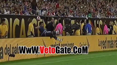 بالفيديو..«لافيتزى» يخرج مصابا بالكسر بمباراة «أمريكا»