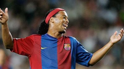 رونالدينيو لـ«نيمار»: برشلونة أكبر من باريس سان جيرمان