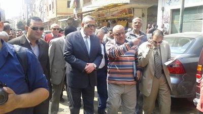 محافظ الجيزة يتفقد موقع هبوط شارع العروبة بالوراق