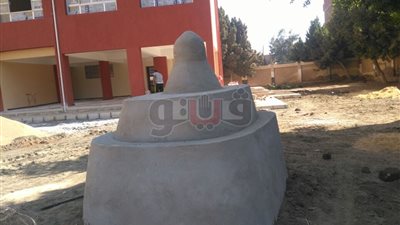 مقام «سيدي مرعي» هنا يلهو طلاب مدرسة برشوم.. أهالي القليوبية يرفضون نقل القبر لتطوير المدرسة.. المواطنون: حفيد النبي وله كرامات.. ويزوج العانس ويشفي البهائم