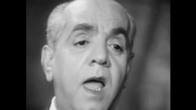 عبد المطلب يتهم «نشالين الجو» بسرقة حلي زوجته