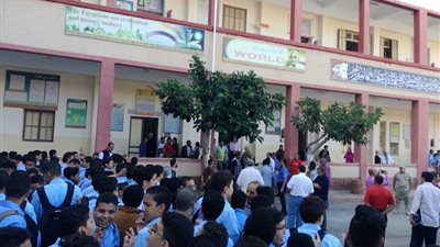 بالفيديو.. إضراب في مدرسة «بورسعيد العسكرية» بعد إهانة المحافظ للمعلمين