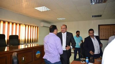 بالصور.. تفاصيل لقاء محافظ مطروح ووزير الإسكان