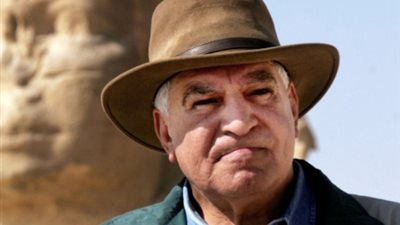 زاهي حواس يكشف حقيقة وجود بحيرات أسفل أبوالهول