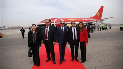 السيسي يلتقي وفد «فيفا» بعد وصول نسخة كأس العالم الأصلية