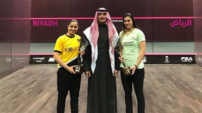 نور الشربيني تنشر صور تكريمها في بطولة السعودية للإسكواش