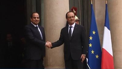 الرئيس الفرنسي يتفقد محطة مترو هارون