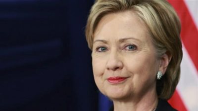 هيلاري كلينتون: تصريحات ترامب «جاهلة وعنصرية»