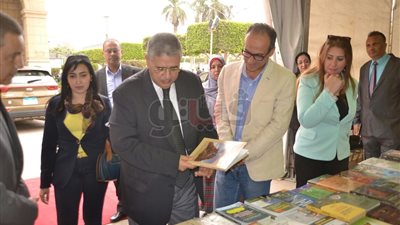 هيثم الحاج علي يفتتح معرض الكتاب بجامعة القاهرة (صور)