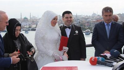 بالصور.. أول حفل زفاف في مترو الأنفاق بإسطنبول