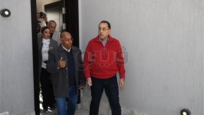 وزير الإسكان يتفقد أول نموذج لتشطيبات الفيلات بالعاصمة الإدارية