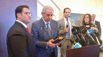 طارق قابيل يفتتح مصنعًا لإنتاج حديد التسليح في 6 أكتوبر