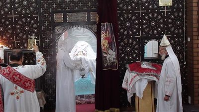 الأنبا شاروبيم يترأس القداس الإلهي لمثلث الرحمات الأنبا بقطر (صور)