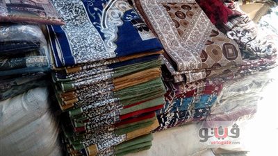 بالصور.. أسعار سجاد الصلاة والسبح والبخور في الموسكي