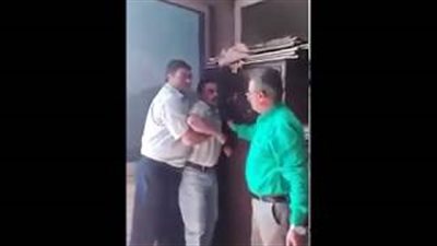 بالفيديو.. موظف بالتأمين الصحي محاولًا الانتحار: «نأكل عيالنا منين»