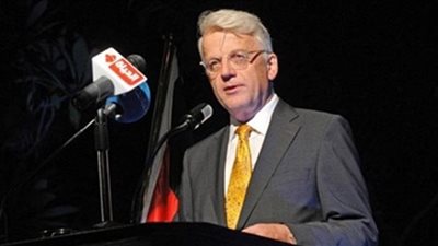 السفير الألماني بالقاهرة يهنئ فريق اكتشاف تمثال المطرية