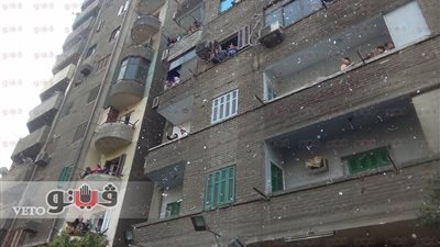 بالفيديو الصور.. إلقاء الأوراق من العمارات على مسيرة الطرق الرفاعية