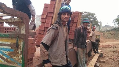 مصانع الطوب بميت غمر تهدد حياة المواطنين.. الأدخنة وتكرار الحرائق تنذر بكارثة.. استغلال جهل العمال واستقطابهم للعمل بمقابل زهيد.. ومطالب بغلقها داخل الكتلة السكنية