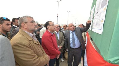 وزير الإسكان يتفقد حركة تطوير ورفع كفاءة طرق القاهرة الجديدة (صور)