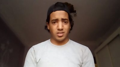 بالفيديو.. شاب ينتقد تصرفات الركاب بمترو الأنفاق