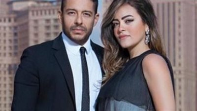 محمد حماقي ينشر صورته مع زوجته بمناسبة عيد الحب