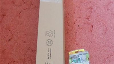 شاهد.. ماذا حدث لرجل اشترى شفرات حلاقة عبر الإنترنت