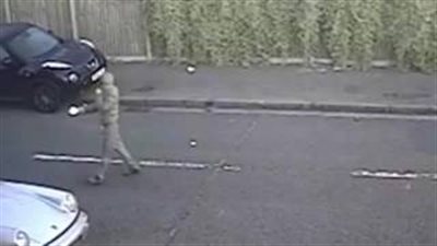 بالفيديو.. لحظة إشعال رجل النيران في سيارة بورش انتقاما من مالكتها