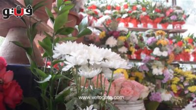 بالفيديو.. أحدث تقاليع هدايا الفالنتين على طريقة أحمد حلمي