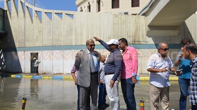 محافظ الإسماعيلية يتابع إصلاح خط المياه الرئيسي بنفق جمال عبد الناصر