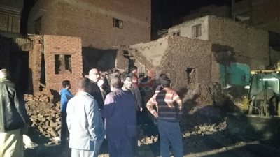 قصة 24 ساعة من البحث عن جثة دجال وعامل تحت الأنقاض.. لقيا مصرعهما أثناء التنقيب عن الآثار.. اكتشاف سراديب وأنفاق أسفل قرية في القليوبية.. والنيابة تضع المكان تحت الحراسة المشددة (صور)