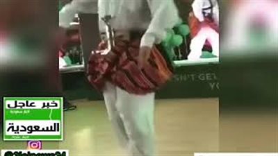 بالفيديو.. فتيات يرقصن بالزي الرجالي