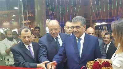 بالصور.. وزير قطاع الأعمال يشهد افتتاح فرع عمر أفندي بمصر الجديدة
