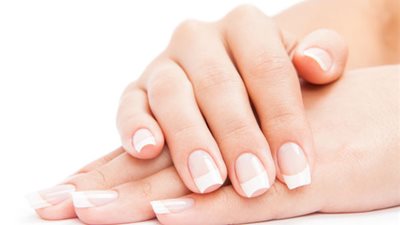 7 خطوات للتمتع بأظافر صحية وجذابة