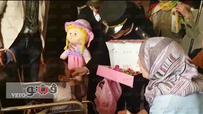 بالصور.. وفد من «أمن القليوبية» يزور الطفلة المعتدى عليها من زوجة الأب
