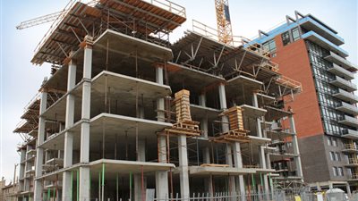 رفع أسعار الفائدة يضرب السوق العقارية.. حالة من الفزع والرعب تصيب المستثمرين.. مخاوف من تعطل تنفيذ المشروعات.. تراجع المبيعات لصالح الإيداع بالبنوك.. ومطورون: سياسات «المركزي» قاتلة