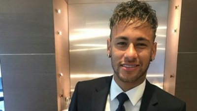 أول صورة لـ«نيمار» بالقميص رقم 10 مع باريس سان جيرمان