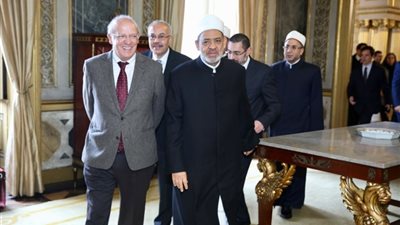 نشاط مكثف لشيخ الأزهر بالبرتغال.. يعقد لقاء مشترك مع رئيس البلاد.. يبحث سبل التعاون مع وزير الخارجية.. يجري زيارة للبرلمان.. يرحب بحفاوة الاستقبال ويؤكد العمل على تعزيز قيم التواصل بين الثقافات