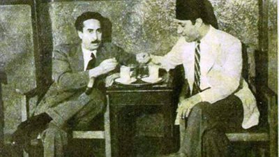 صورة تذكارية تجمع الأديب والموسيقار بـ «رصاصة في القلب»