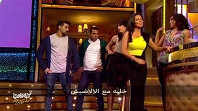 رانيا يوسف تشعل استديو «أبلة فاهيتا» بوصلة رقص (فيديو)