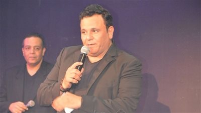 محمد فؤاد يحيي حفل «عوزينك تكمل» بحضور نجوم المنتخب