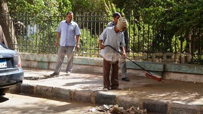 بالصور.. محافظ سوهاج يتفقد أعمال النظافة بحي شرق