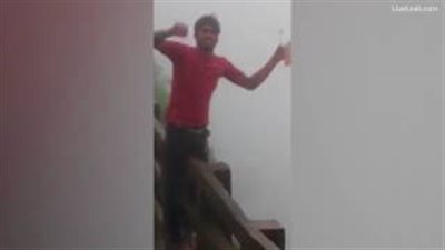 بالفيديو والصور.. لحظة وفاة مخمورين سقطا من أعلى شلال