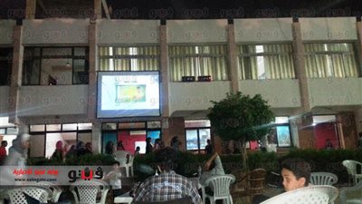 بالفيديو والصور.. إقبال كبير على شاشات عرض المونديال بالأندية ومراكز الشباب