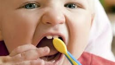 أطباء يحذرون من أزمة تسوس أسنان الأطفال