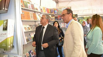 جامعة القاهرة تفتتح معرضها للكتاب (صور)