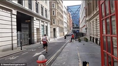 بالفيديو والصور.. 3 عدائين يسابقون مترو الأنفاق