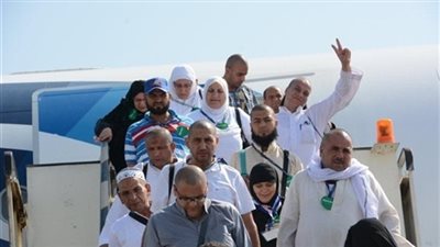 وصول 4 آلاف معتمر على متن 15 رحلة إلى مطار القاهرة