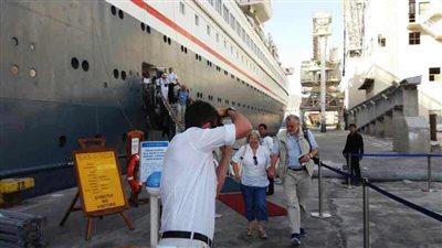 ميناء نويبع يستقبل 231 راكبا و20 سيارة.. اليوم