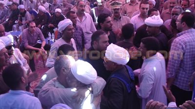 بالصور.. إنهاء خصومة ثأرية بين عائلتين بقنا